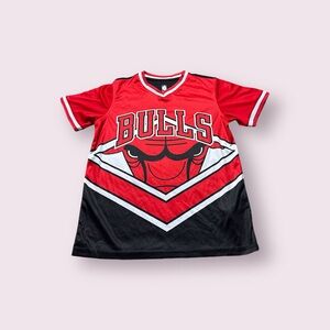 Boys NBA Chicago Bulls Basketball Short Sleeve V Neck Shirt Size Medium (10-12)